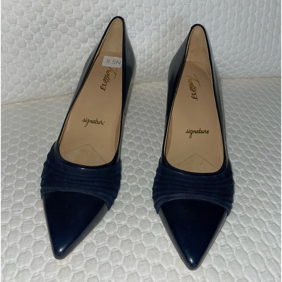 Trotters Signature Navy Pumps 8.5 N - Picture 1 of 5